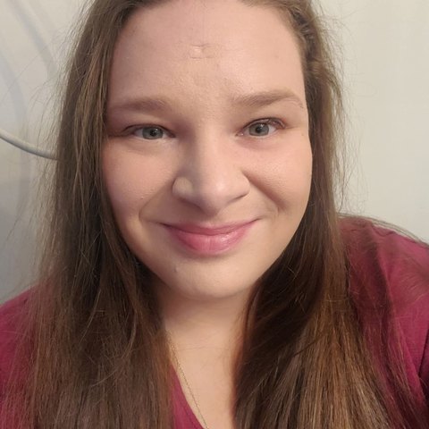 Lauren, an In Hand Reviews creator